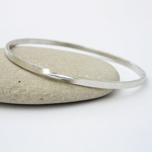 Dimpled silver bangle with twist