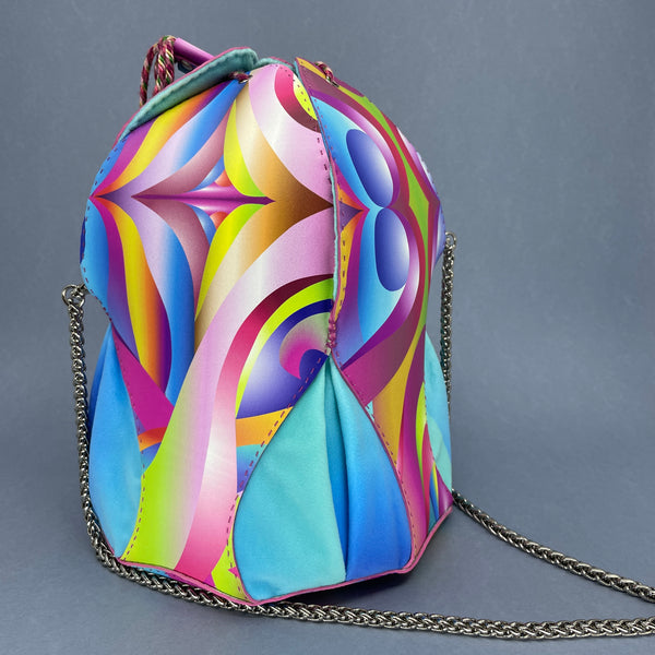 Side view of the large Fiesta bag