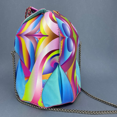 Side view of the large Fiesta bag