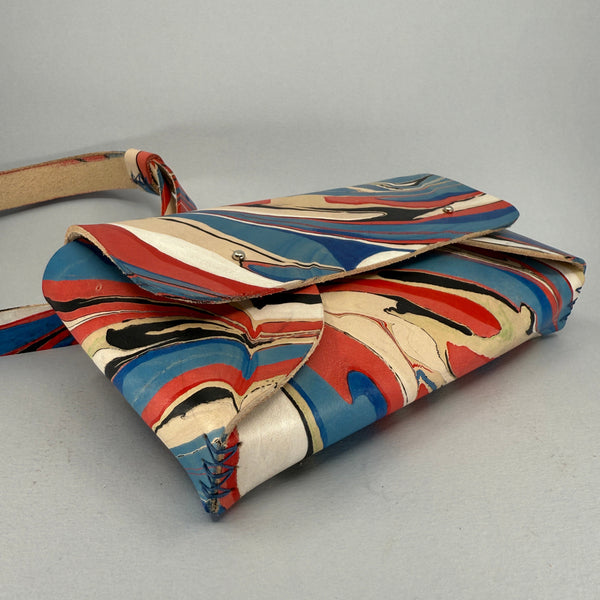 Right side and base of the bag