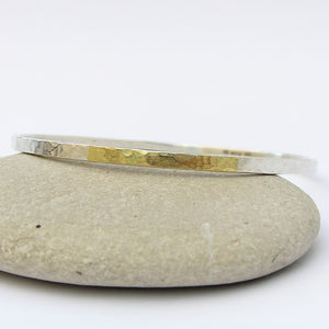 Dimpled slim bangle in silver and 18ct gold